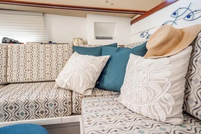 Lunasea Yacht Photos Pics Luxurious interior of 2005 Cruiser Yachts 405 EXPRESS with patterned cushions and decorative pillows.