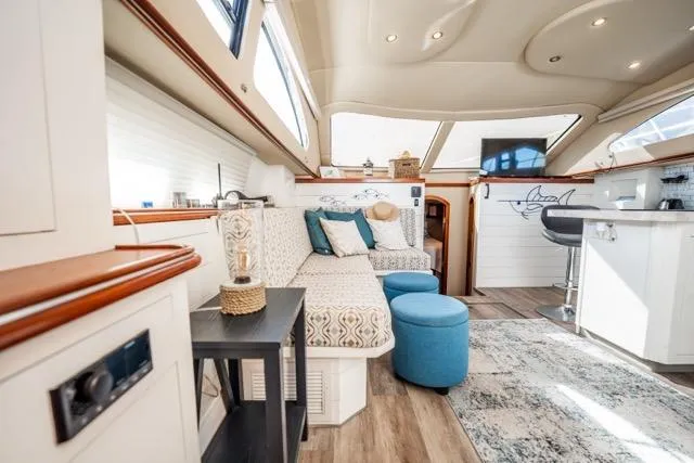Lunasea Yacht Photos Pics Luxurious interior of 2005 Cruiser Yachts 405 EXPRESS with elegant seating and modern decor.