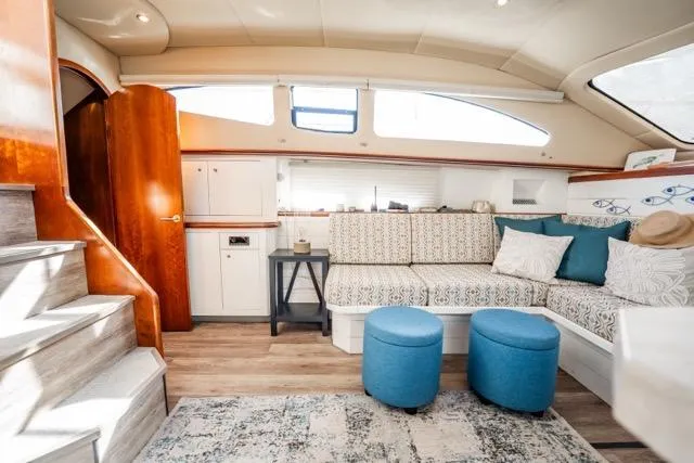 Lunasea Yacht Photos Pics Luxurious 2005 Cruiser Yachts 405 EXPRESS interior with elegant seating and modern decor.