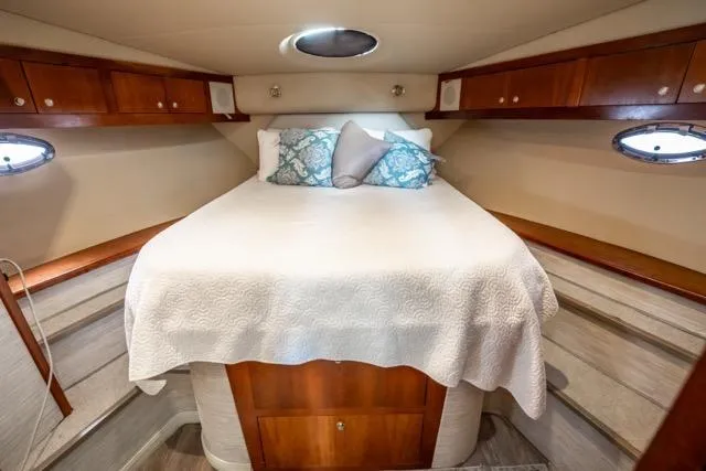 Lunasea Yacht Photos Pics Luxurious cabin interior of 2005 Cruiser Yachts 405 EXPRESS with cozy bed and elegant wood finish.