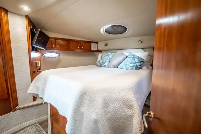Lunasea Yacht Photos Pics Luxurious cabin interior of 2005 Cruiser Yachts 405 EXPRESS with cozy bed and elegant wood finish.