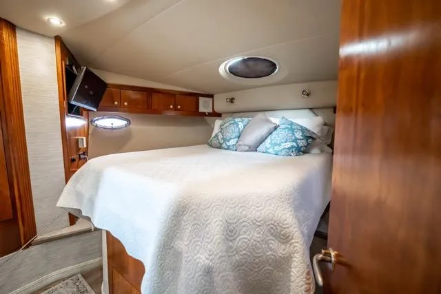 Lunasea Yacht Photos Pics Luxurious bedroom interior of 2005 Cruiser Yachts 405 EXPRESS with cozy bedding and wood accents.