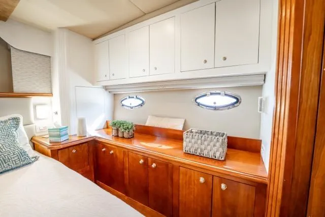 Lunasea Yacht Photos Pics Luxurious cabin interior of 2005 Cruiser Yachts 405 EXPRESS with elegant wood cabinetry.