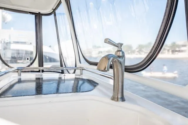 Lunasea Yacht Photos Pics 2005 Cruiser Yachts 405 EXPRESS interior with sink and faucet, overlooking water.