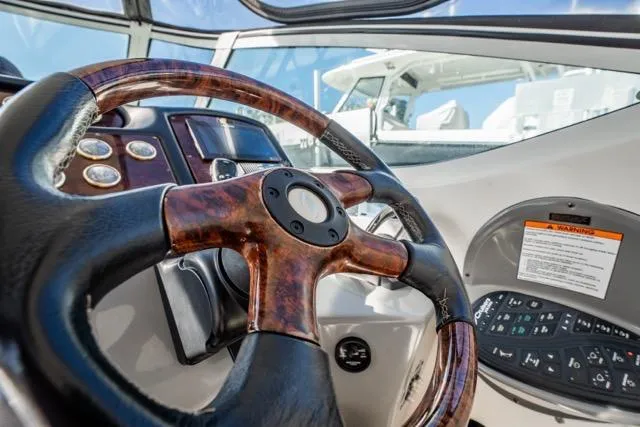Lunasea Yacht Photos Pics Steering wheel and dashboard of 2005 Cruiser Yachts 405 EXPRESS boat.