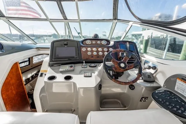 Lunasea Yacht Photos Pics 2005 Cruiser Yachts 405 EXPRESS helm with modern navigation controls and panoramic view.