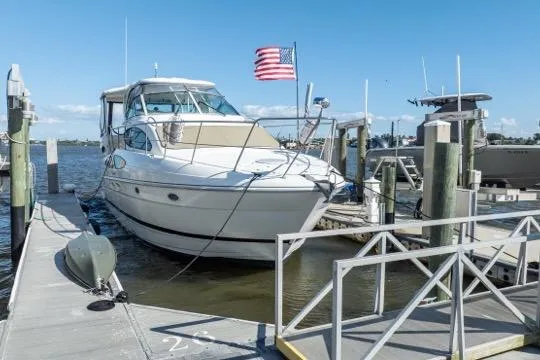 Lunasea Yacht Photos Pics 2005 Cruiser Yachts 405 EXPRESS docked with American flag, clear sky background.