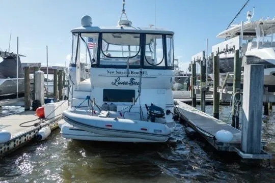 Lunasea Yacht Photos Pics 2005 Cruiser Yachts 405 EXPRESS docked at marina, rear view with dinghy attached.