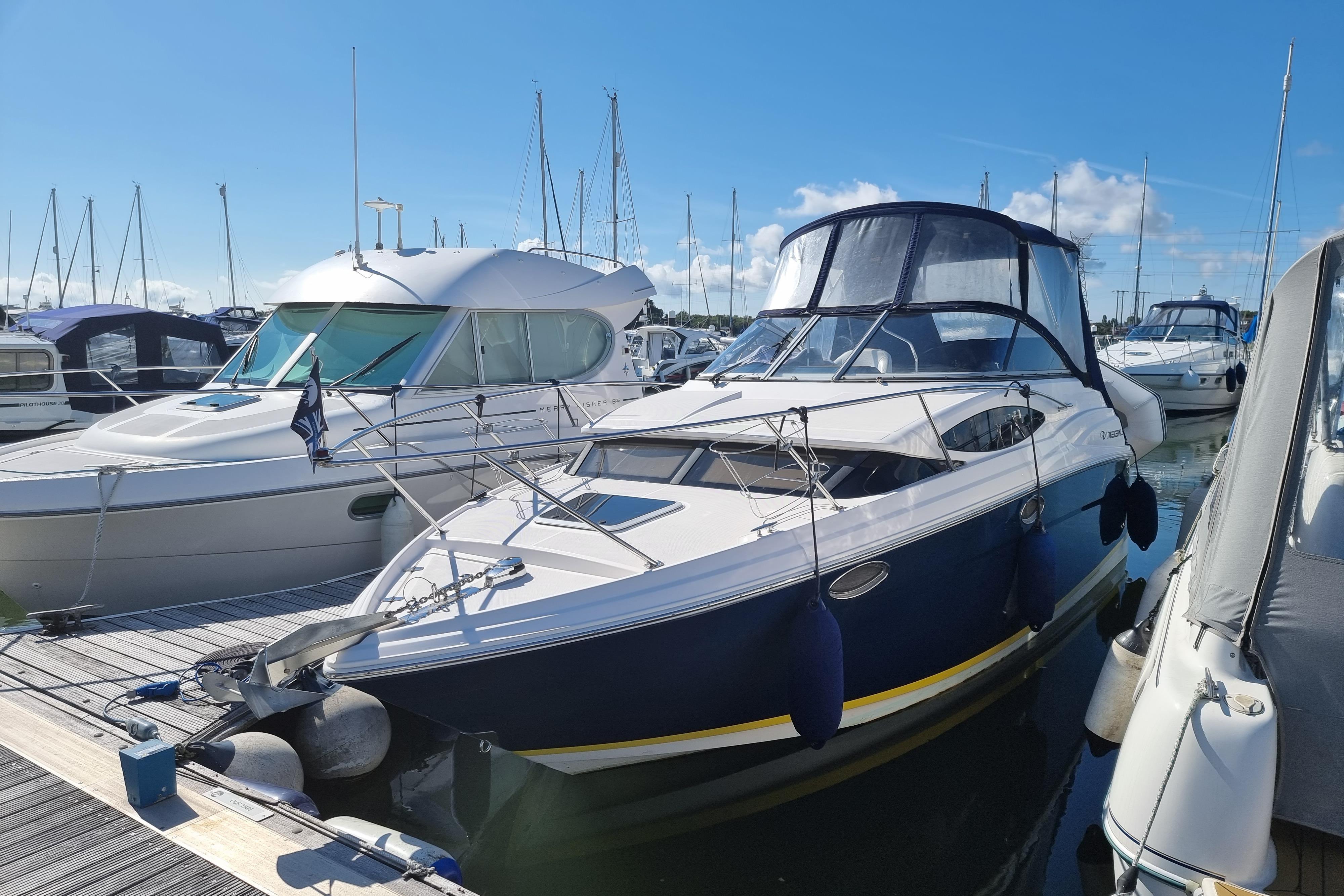 2006 Regal 2565 Express Cruiser