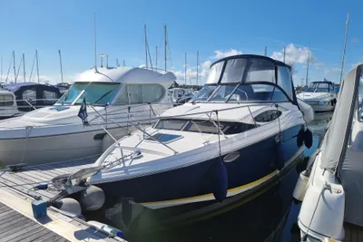 2006 Regal 2565 Express Cruiser