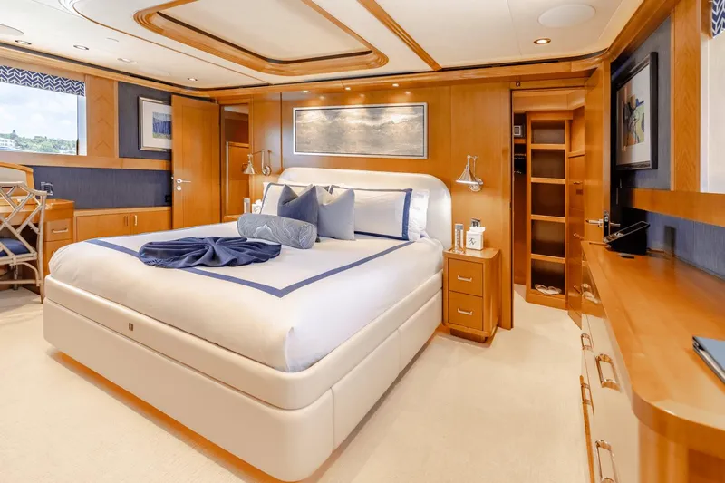 Far Niente Yacht Photos Pics 