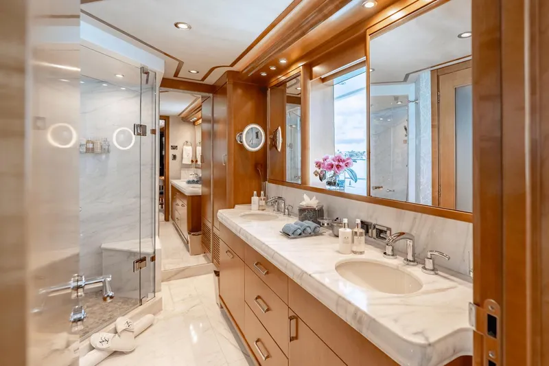 Far Niente Yacht Photos Pics 