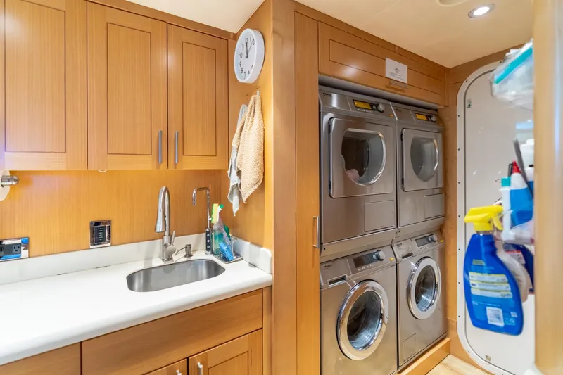 Far Niente Yacht Photos Pics 