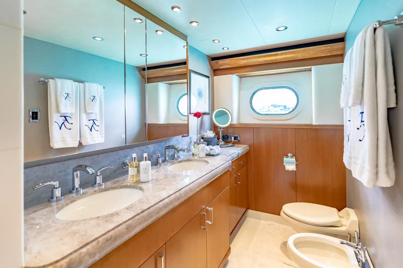 Far Niente Yacht Photos Pics 