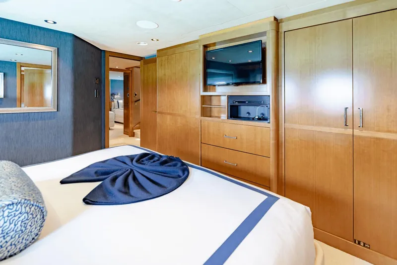 Far Niente Yacht Photos Pics 