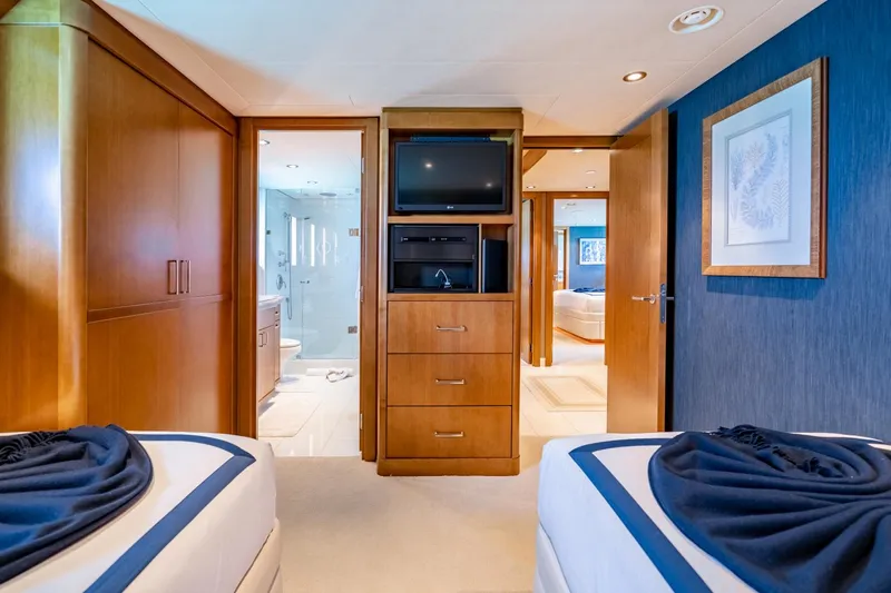 Far Niente Yacht Photos Pics 