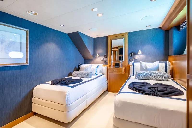 Far Niente Yacht Photos Pics 