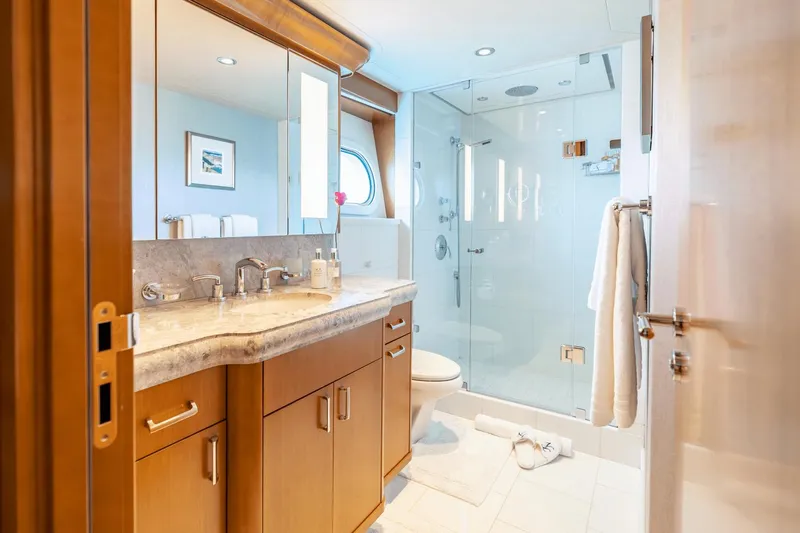 Far Niente Yacht Photos Pics 