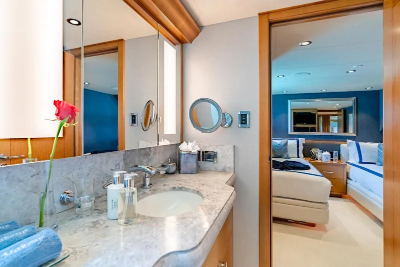 Far Niente Yacht Photos Pics 