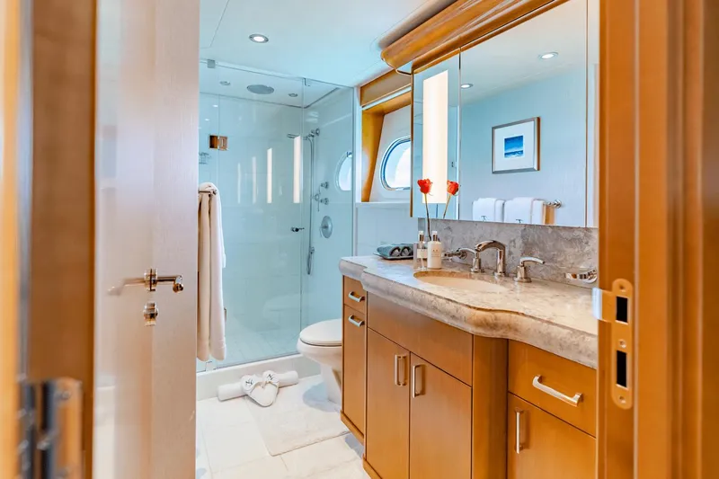 Far Niente Yacht Photos Pics 