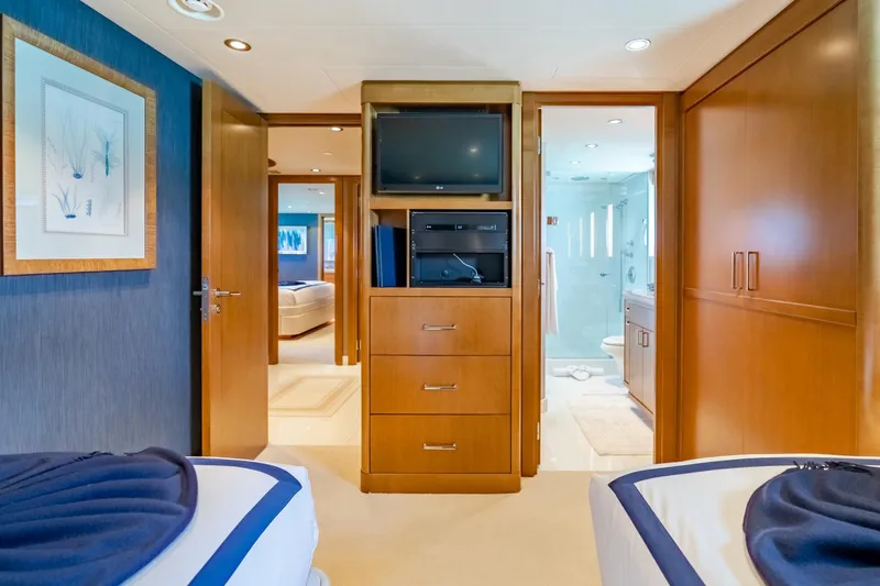 Far Niente Yacht Photos Pics 