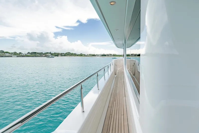 Far Niente Yacht Photos Pics 