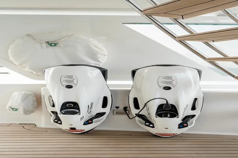 Far Niente Yacht Photos Pics 