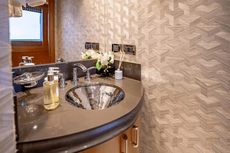 Far Niente Yacht Photos Pics 