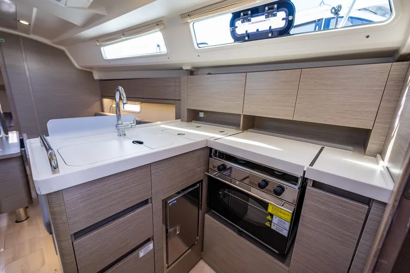 Gretel Yacht Photos Pics 