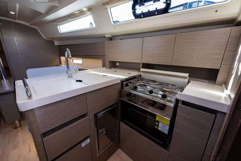 Gretel Yacht Photos Pics 