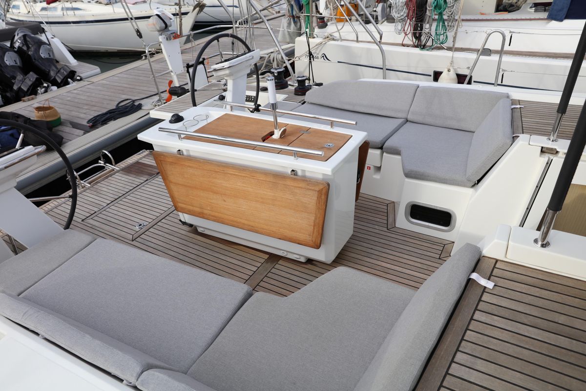 2021 Beneteau 44 