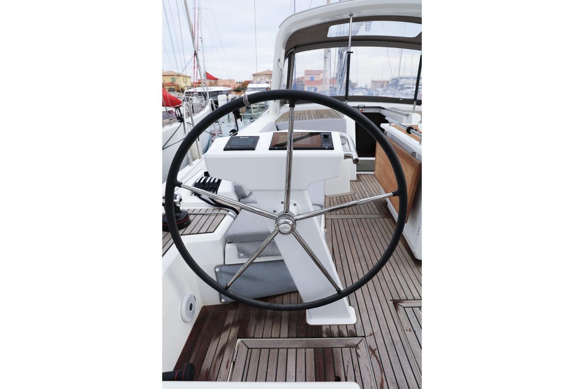 2021 Beneteau 44 