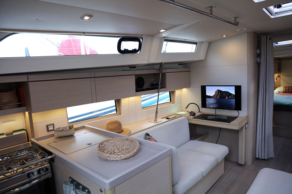 2021 Beneteau 44 