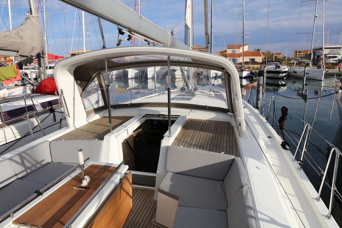2021 Beneteau 44 