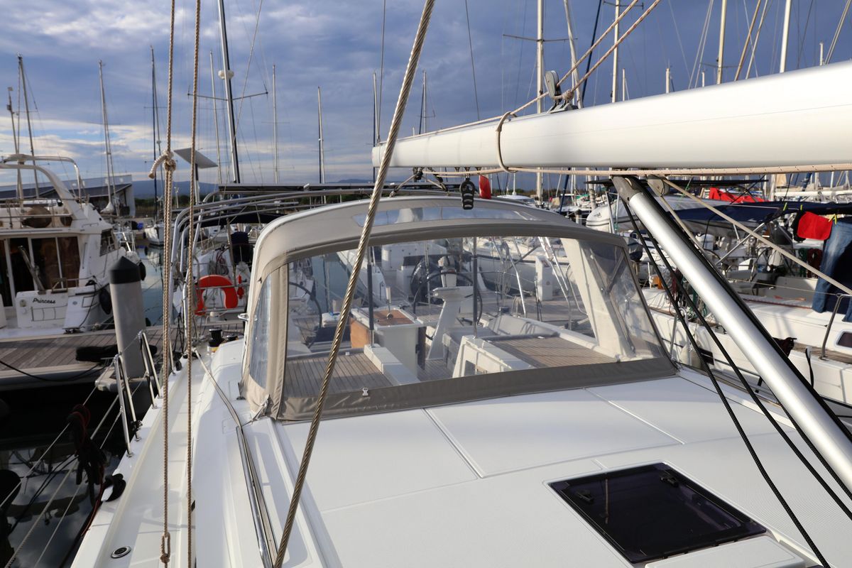 2021 Beneteau 44 