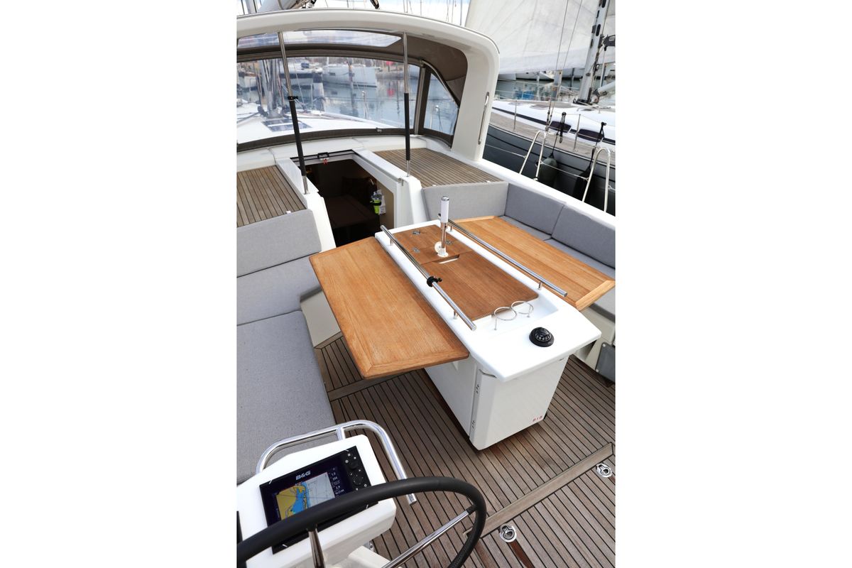 2021 Beneteau 44 