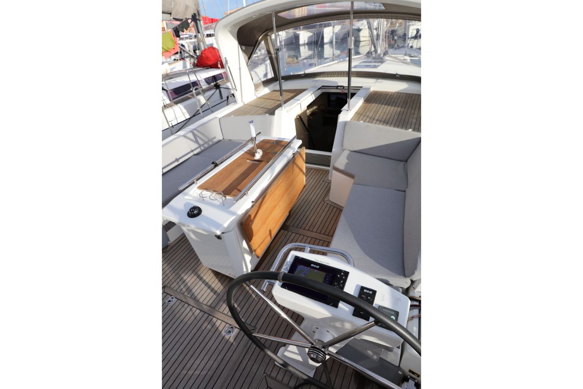 2021 Beneteau 44 