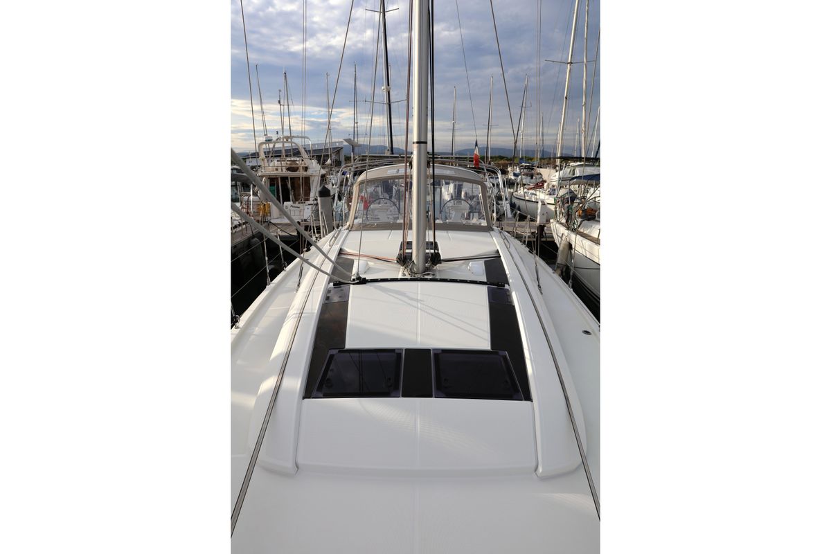 2021 Beneteau 44 