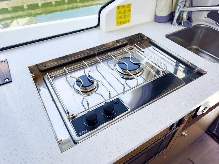 4761ak Yacht Photos Pics Modern kitchen stove on the 2021 Jeanneau NC 1095 FLY boat.