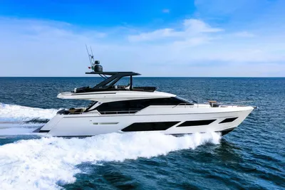 Ferretti Yachts 720