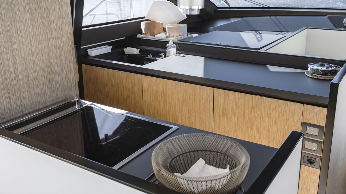 2022 Ferretti Yachts 73 