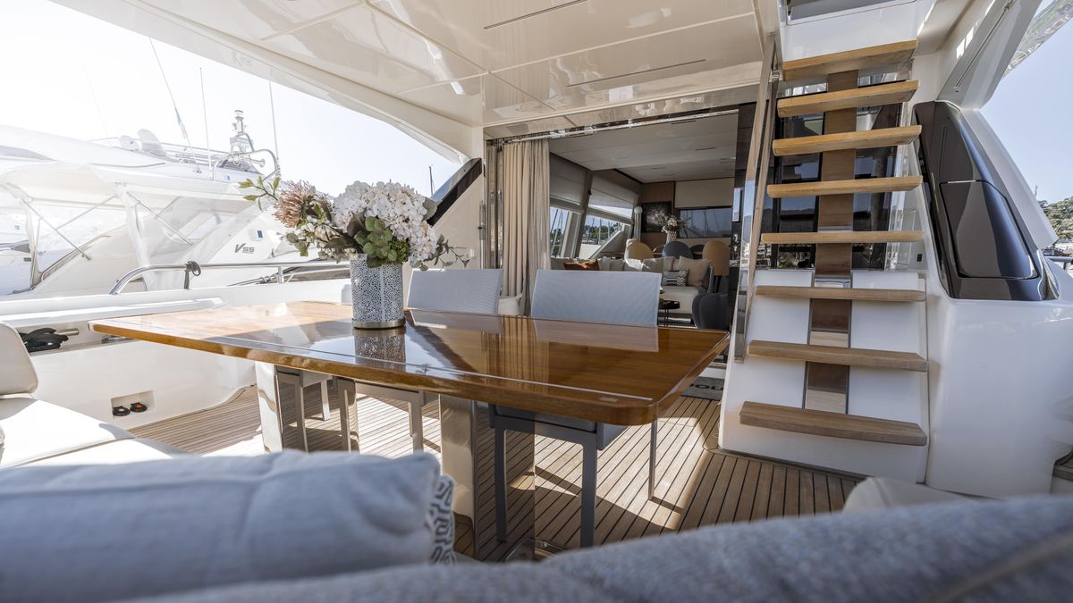 2022 Ferretti Yachts 73 