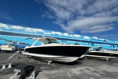 Tiara Yachts 38 LS