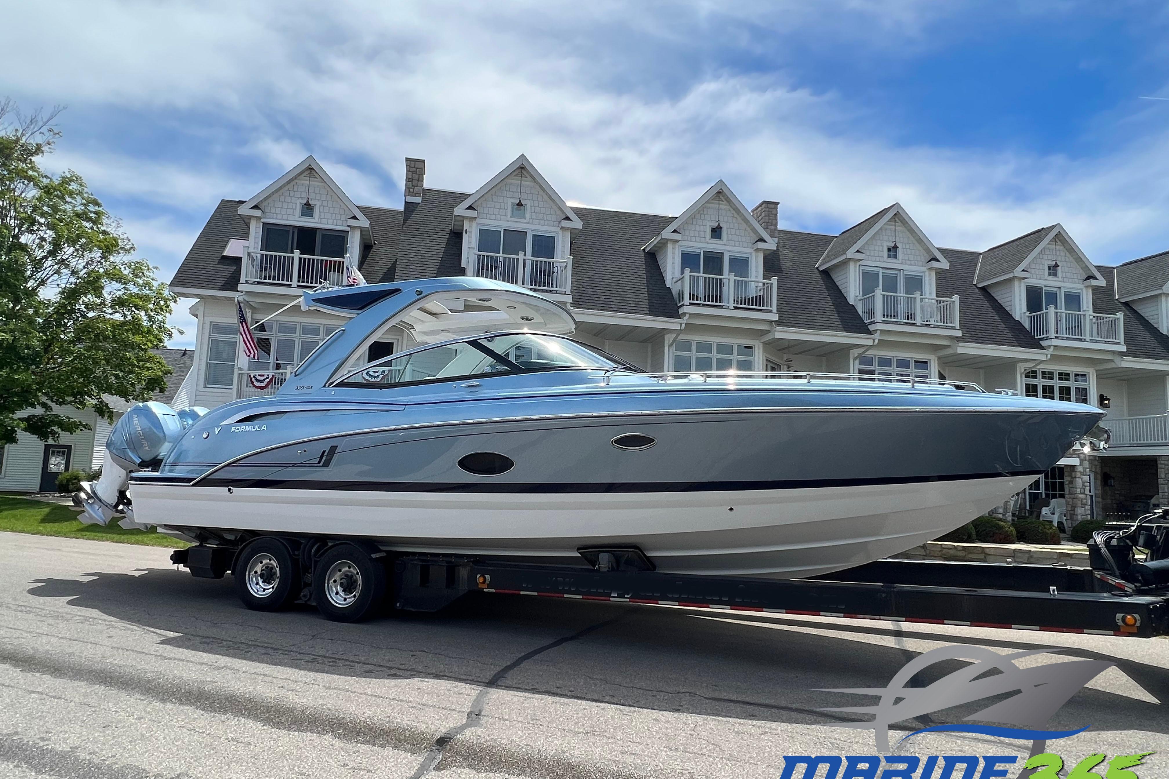 Formula 350 Crossover Bowrider