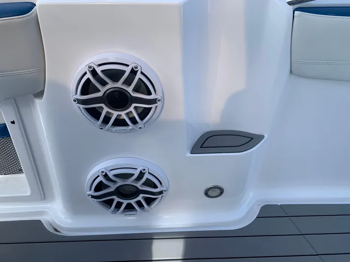  Yacht Photos Pics 2022 Nor-tech 390 Sport - Image 40