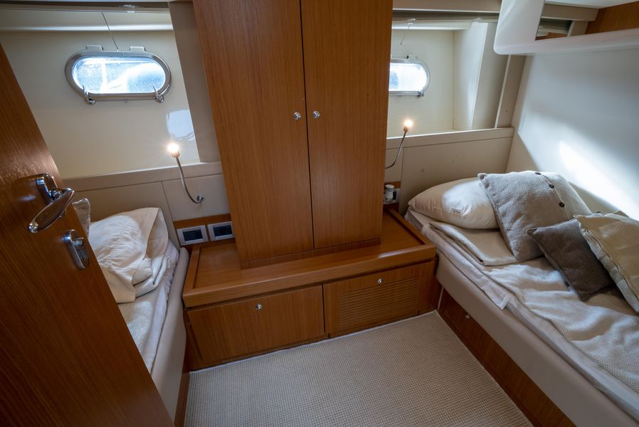 2014 Ferretti Yachts 530