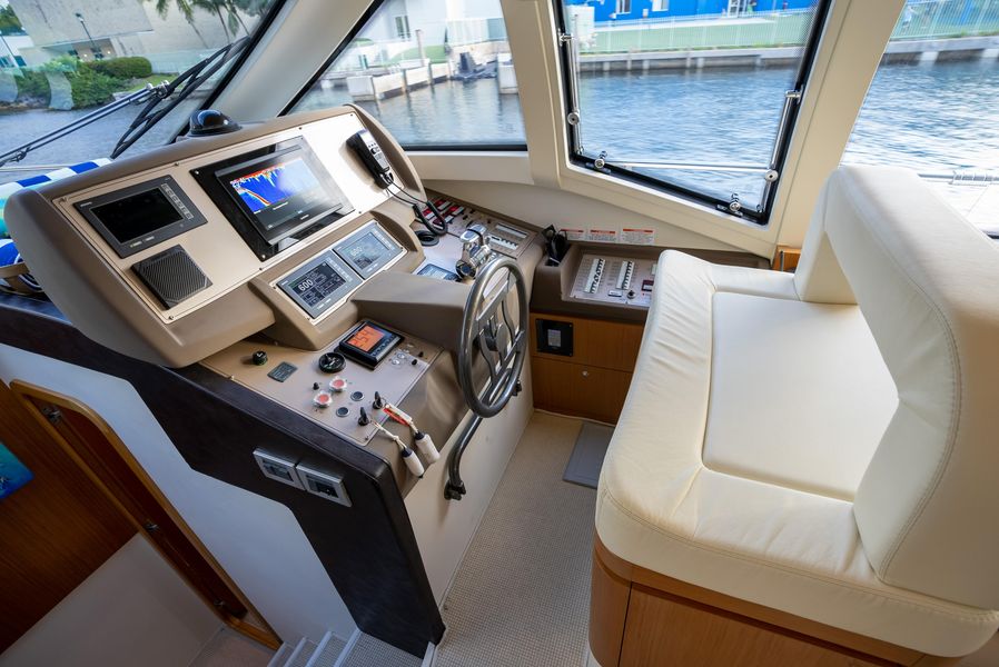 2014 Ferretti Yachts 530