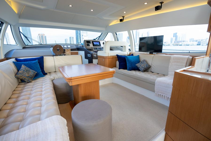 2014 Ferretti Yachts 530