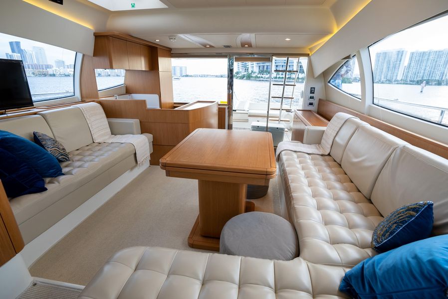 2014 Ferretti Yachts 530