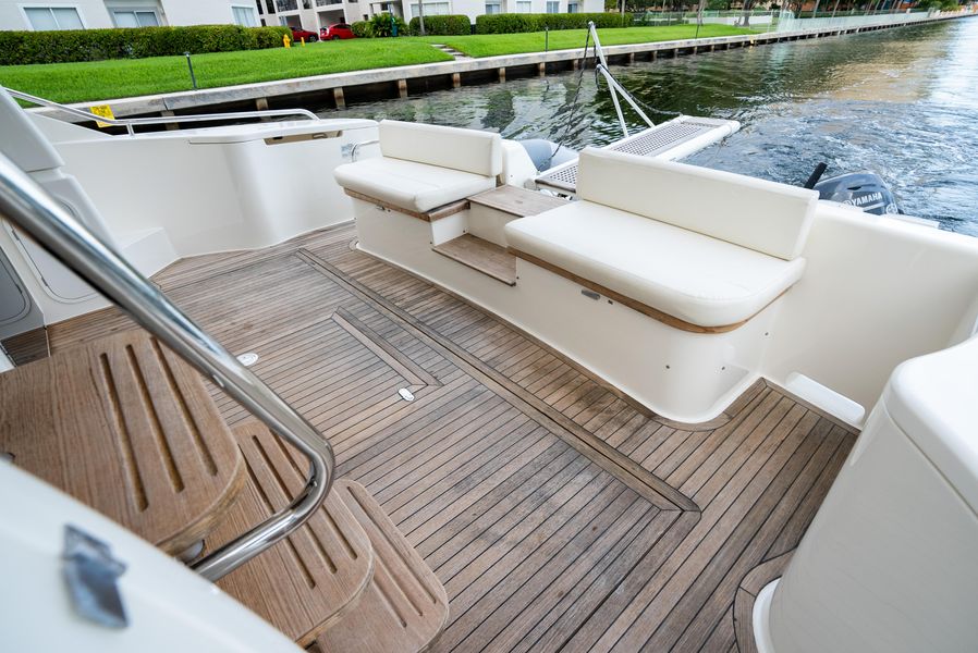 2014 Ferretti Yachts 530